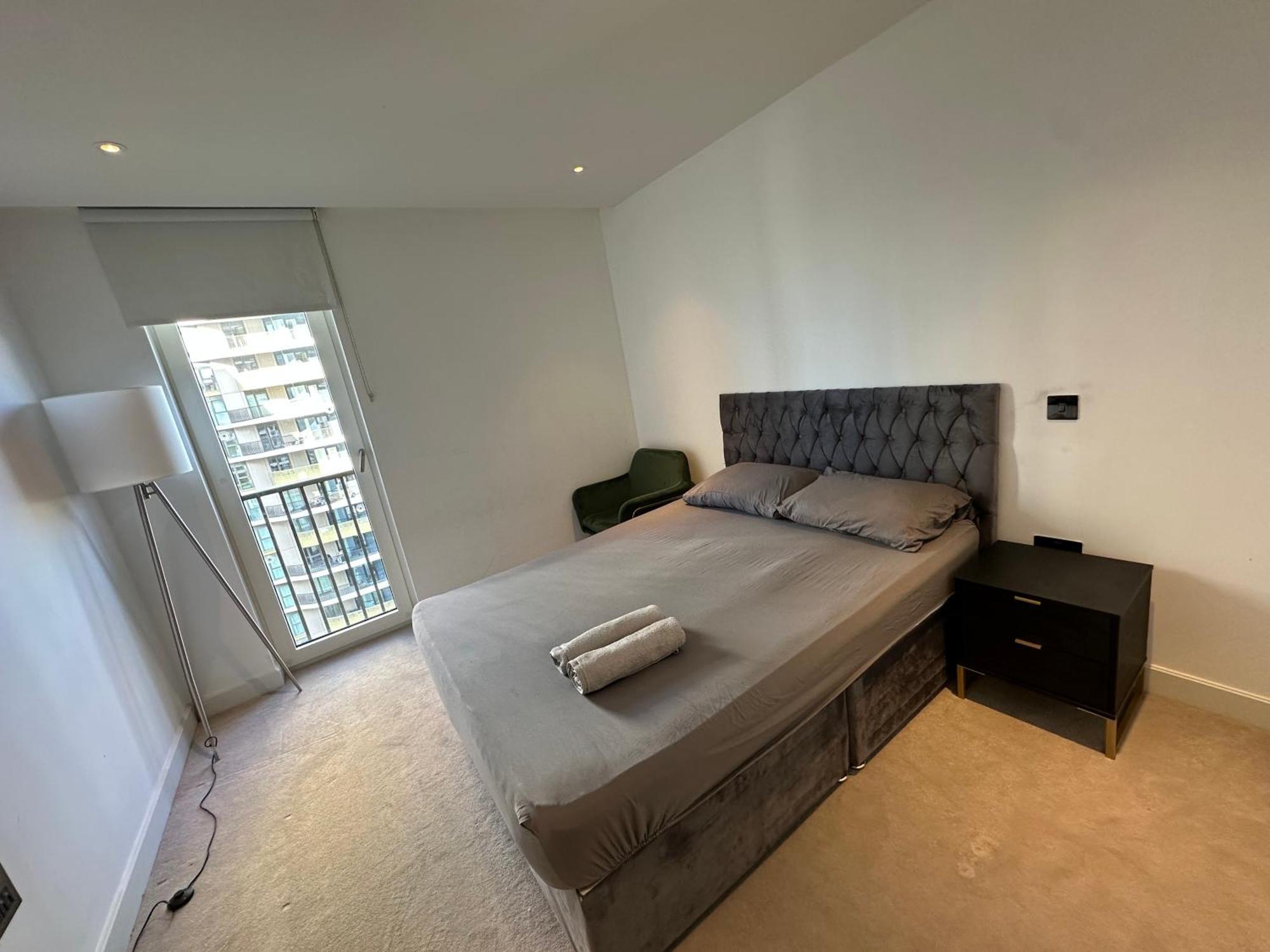 2 Bedroom Modern Next To Westfield